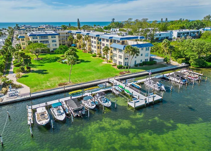 Beach Harbor Club F202